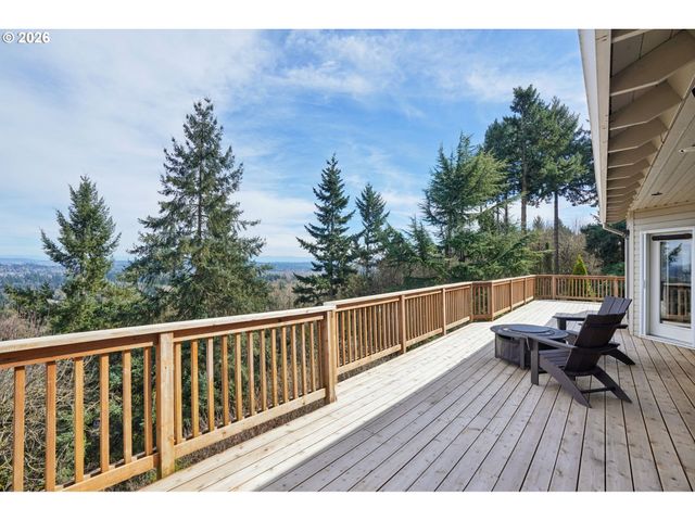 19760 WILDWOOD Dr, West Linn, OR 97068