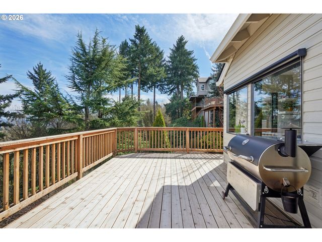 19760 WILDWOOD Dr, West Linn, OR 97068