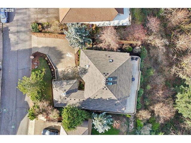 19760 WILDWOOD Dr, West Linn, OR 97068