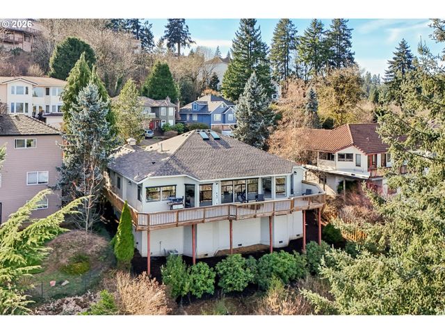 19760 WILDWOOD Dr, West Linn, OR 97068