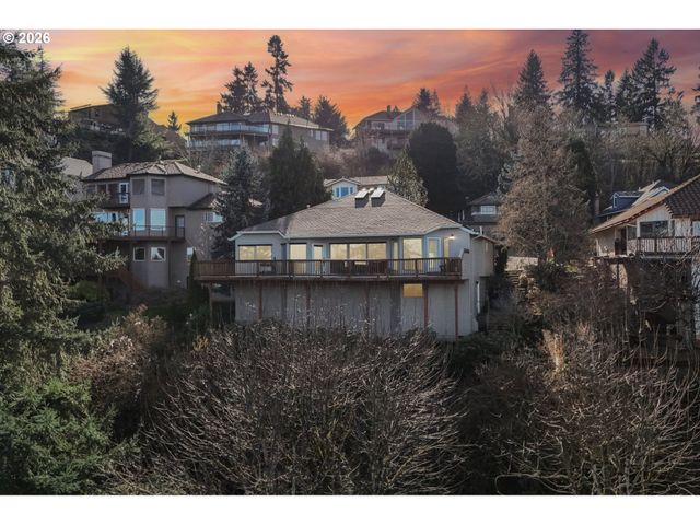 19760 WILDWOOD Dr, West Linn, OR 97068