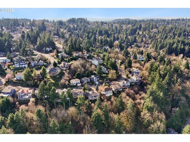 19760 WILDWOOD Dr, West Linn, OR 97068