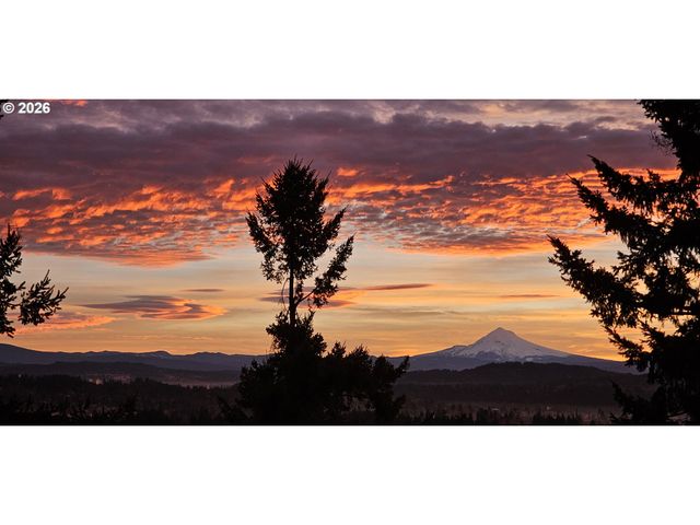 19760 WILDWOOD Dr, West Linn, OR 97068