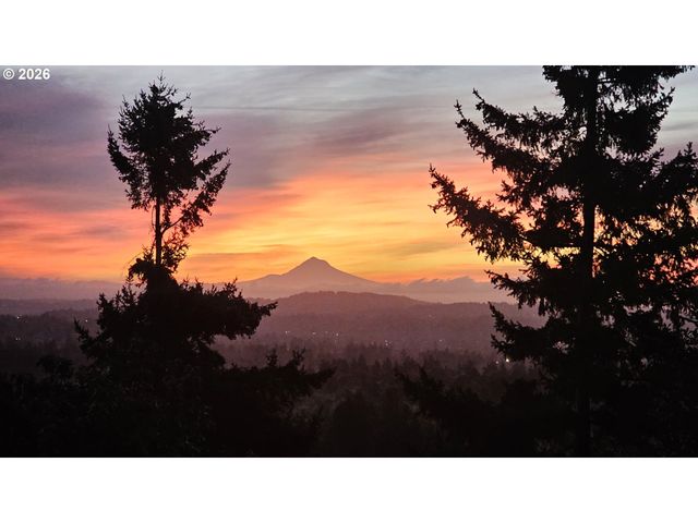 19760 WILDWOOD Dr, West Linn, OR 97068