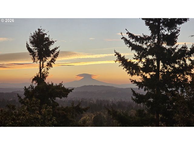 19760 WILDWOOD Dr, West Linn, OR 97068