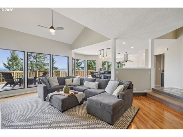 19760 WILDWOOD Dr, West Linn, OR 97068