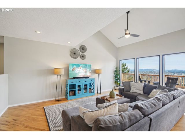 19760 WILDWOOD Dr, West Linn, OR 97068