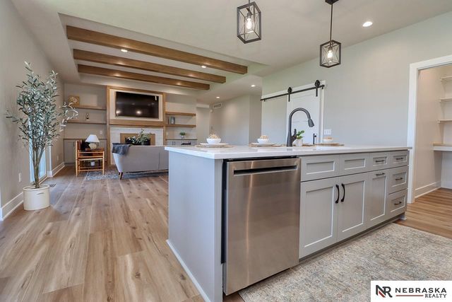9520 Delano Drive, Lincoln, NE 68516