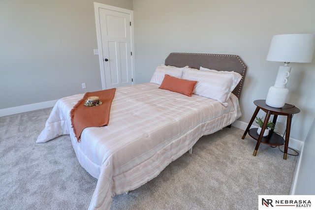 9520 Delano Drive, Lincoln, NE 68516