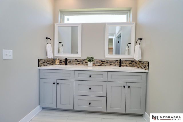 9520 Delano Drive, Lincoln, NE 68516