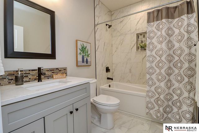 9520 Delano Drive, Lincoln, NE 68516