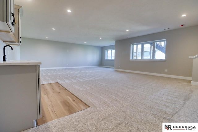9520 Delano Drive, Lincoln, NE 68516