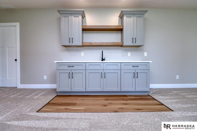 9520 Delano Drive, Lincoln, NE 68516