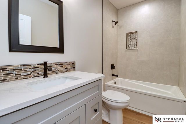 9520 Delano Drive, Lincoln, NE 68516