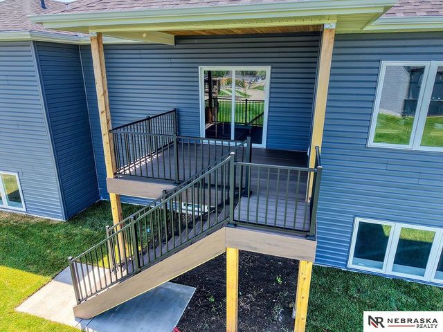 9520 Delano Drive, Lincoln, NE 68516