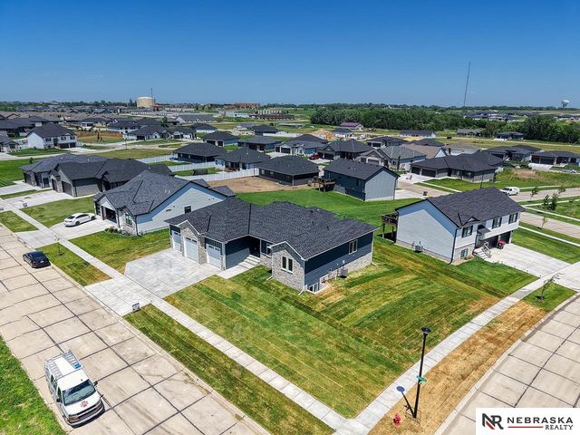9520 Delano Drive, Lincoln, NE 68516