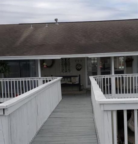 5 S Redwing Street, La Marque, TX 77568