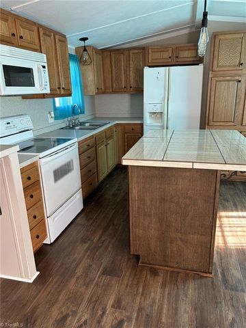 3085 Stonehenge Road, Thomasville, NC 27260