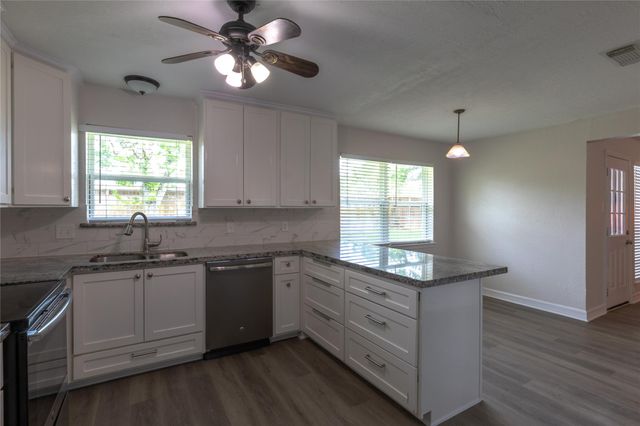 4326 Townes Forest Road, Friendswood, TX 77546