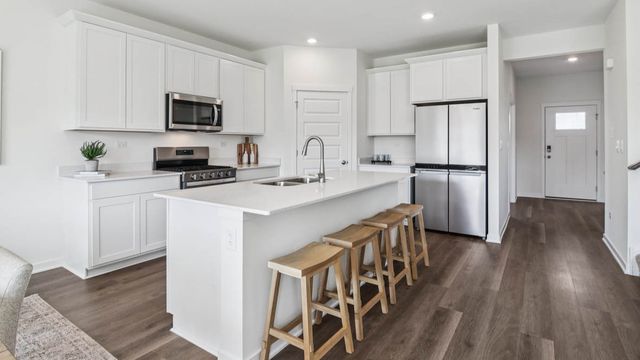 1816 Baler Avenue, Aurora, IL 60503
