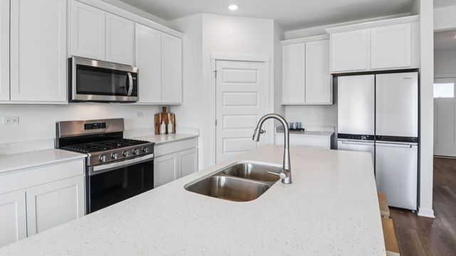 1816 Baler Avenue, Aurora, IL 60503
