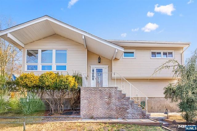 2 Columbine Court, Montvale, NJ 07645