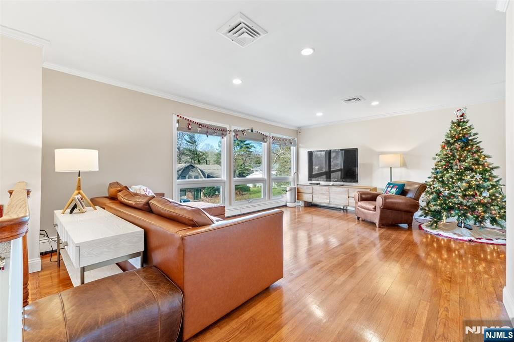 2 Columbine Court, Montvale, NJ 07645