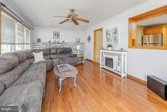 112 CARSON AVE, Gibbstown, NJ 08027