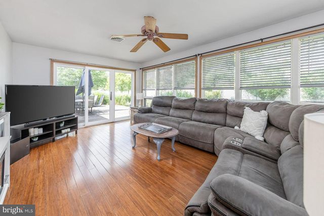 112 CARSON AVE, Gibbstown, NJ 08027