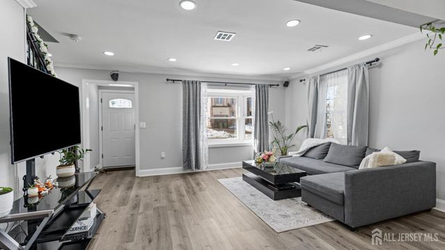 47 Hillcrest Avenue, Edison, NJ 08817