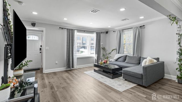 47 Hillcrest Avenue, Edison, NJ 08817