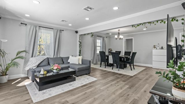 47 Hillcrest Avenue, Edison, NJ 08817