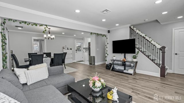 47 Hillcrest Avenue, Edison, NJ 08817