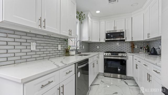 47 Hillcrest Avenue, Edison, NJ 08817