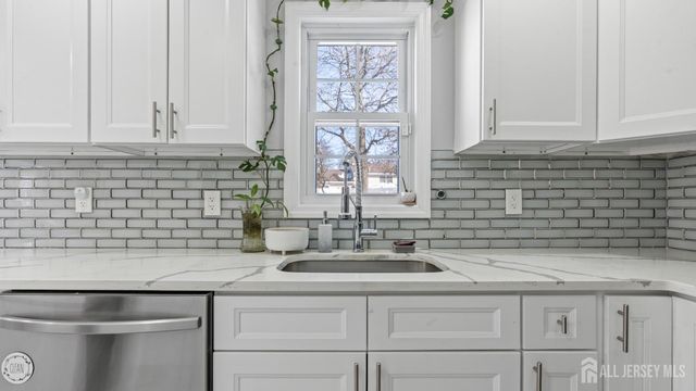 47 Hillcrest Avenue, Edison, NJ 08817