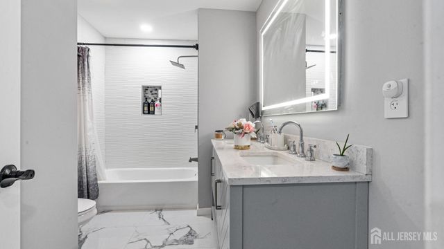 47 Hillcrest Avenue, Edison, NJ 08817