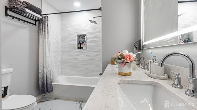 47 Hillcrest Avenue, Edison, NJ 08817