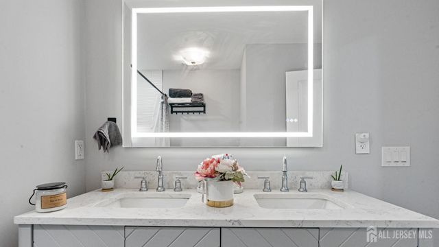 47 Hillcrest Avenue, Edison, NJ 08817