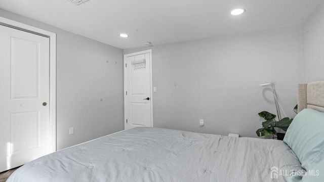 47 Hillcrest Avenue, Edison, NJ 08817