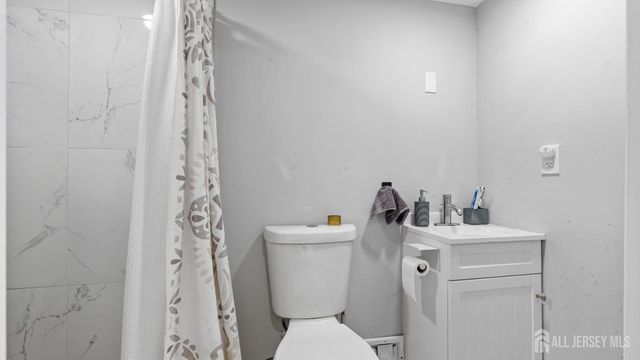 47 Hillcrest Avenue, Edison, NJ 08817