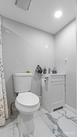 47 Hillcrest Avenue, Edison, NJ 08817