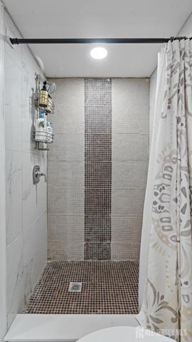 47 Hillcrest Avenue, Edison, NJ 08817