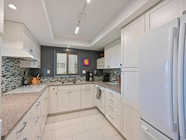 5591 GULF OF MEXICO DRIVE 4, Longboat Key, FL 34228