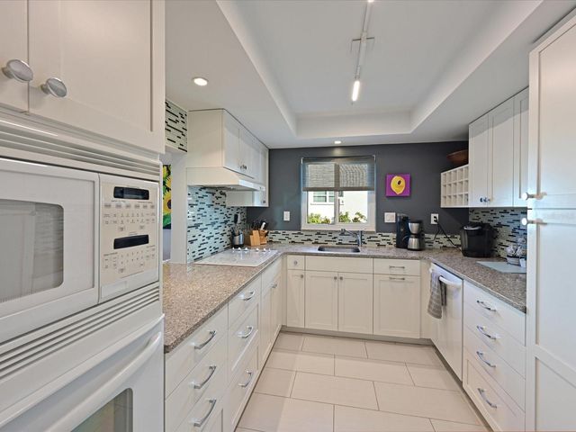 5591 GULF OF MEXICO DRIVE 4, Longboat Key, FL 34228