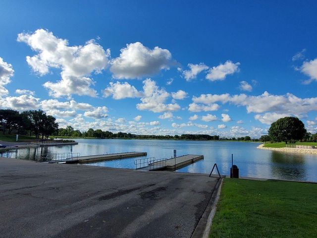 2140 Eastview Drive, Des Plaines, IL 60018