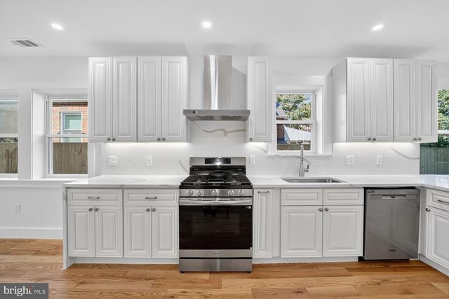 1516 EVARTS ST NE, Washington, DC 20018