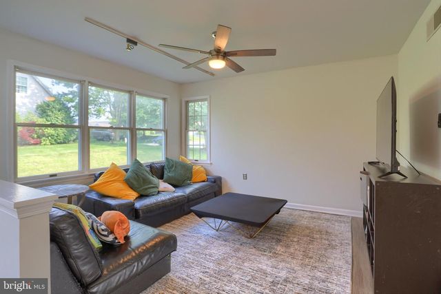 1 GRANDVIEW CT, Mechanicsburg, PA 17055