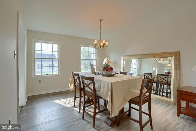 1 GRANDVIEW CT, Mechanicsburg, PA 17055