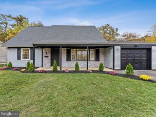 10 GLOVER LN, Willingboro, NJ 08046