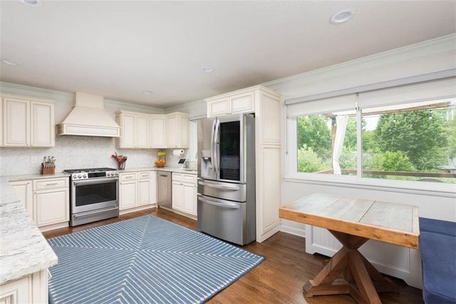 30 NE Normandy Lane, Kansas City, MO 64116